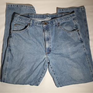 Wrangler jeans size 36x32 Medium-light wash